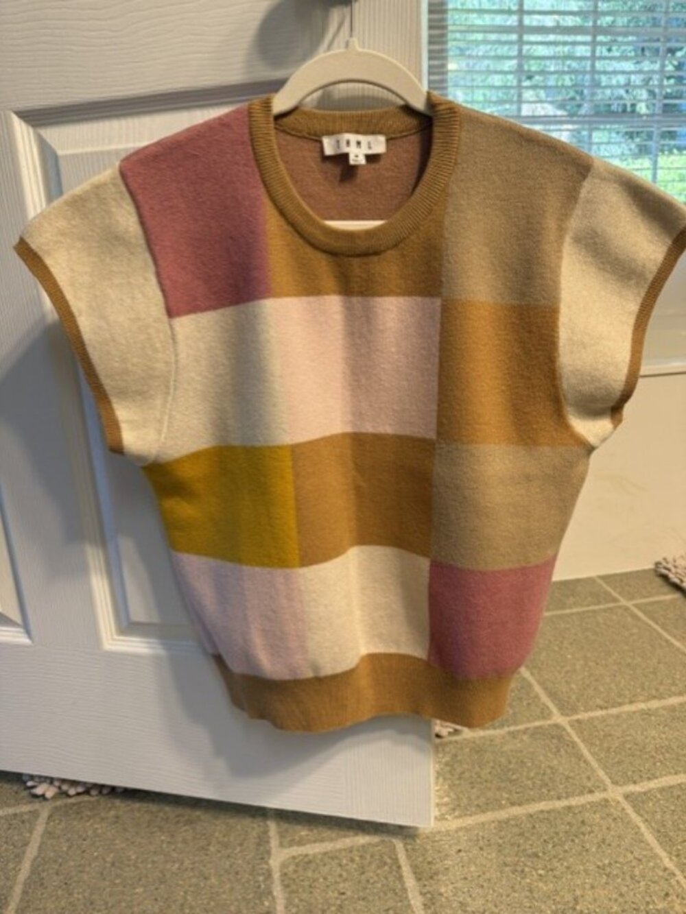 THML Short Sleeve Sweater Size M